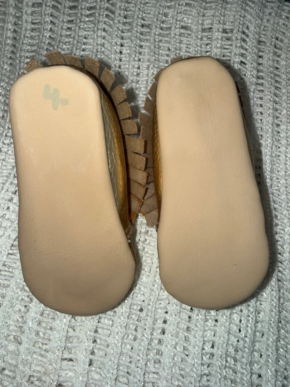 Old Navy 💛💛 Gold Toddler Moccasins 💛💛 w/ Bow - 12-18 months